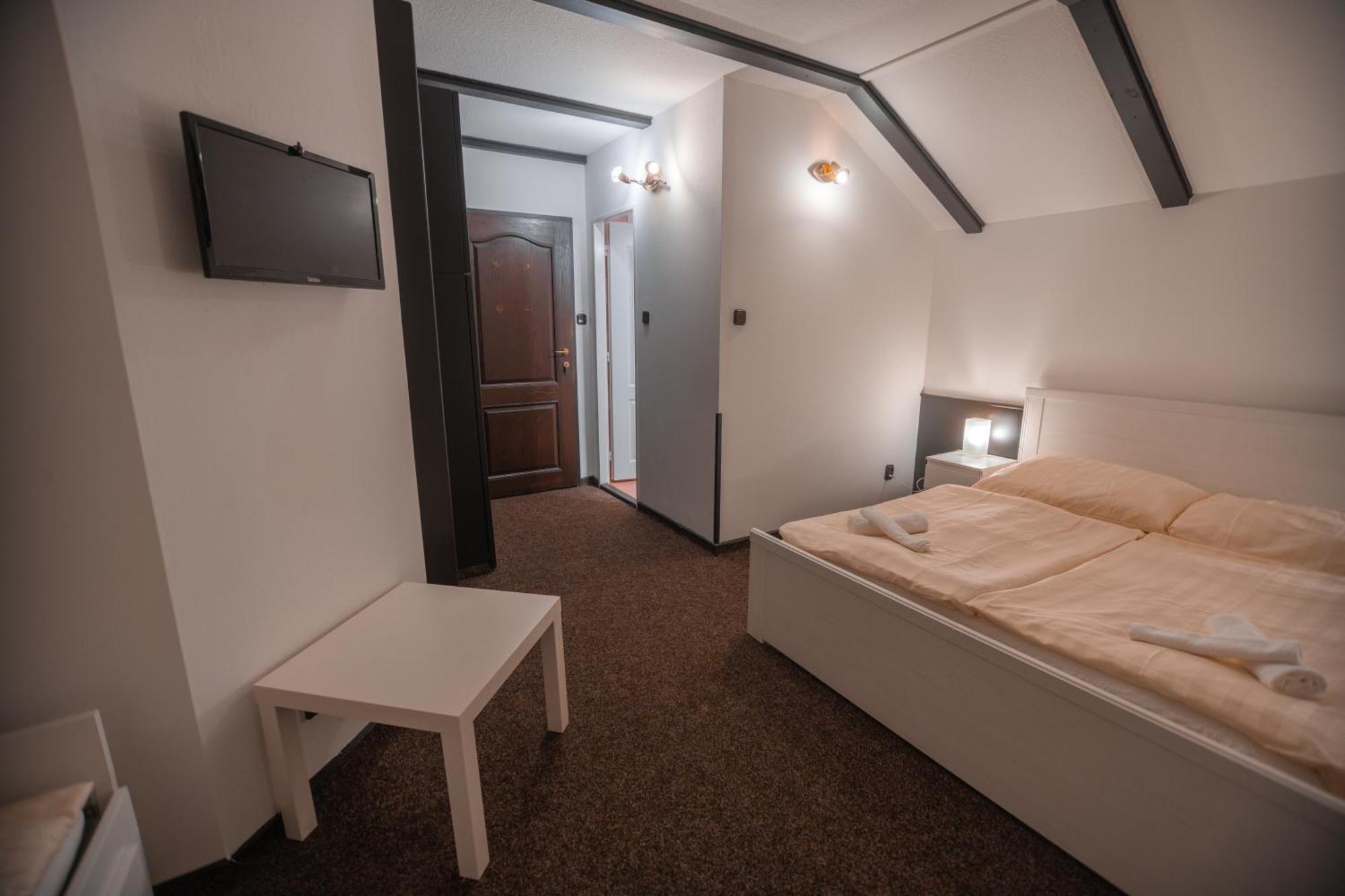 Hotel Lovecky Zamecek Orion Liberec Exterior foto